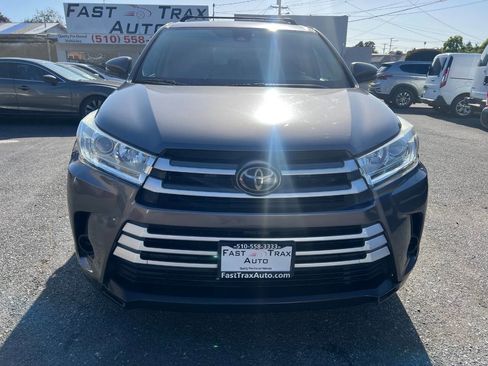 Used 2019 Toyota Highlander LE w/ Carpet Mat Package (TMS) FWD image 5