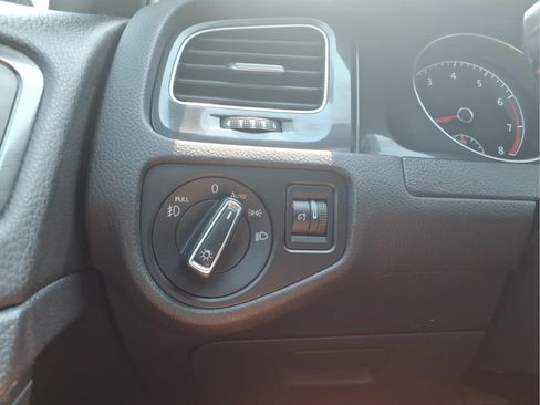 Used 2019 Volkswagen Golf SE FWD image 23