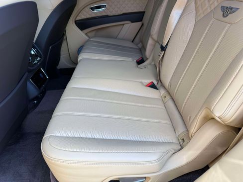 Used 2022 Bentley Bentayga image 31