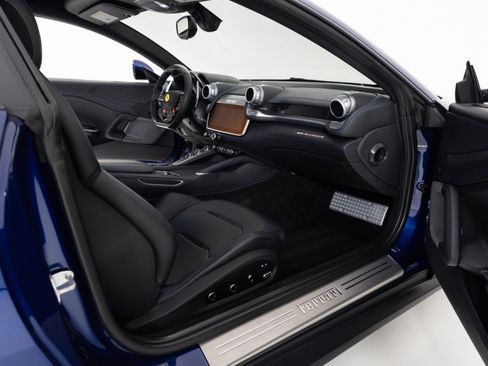 Used 2019 Ferrari GTC4Lusso T RWD image 38