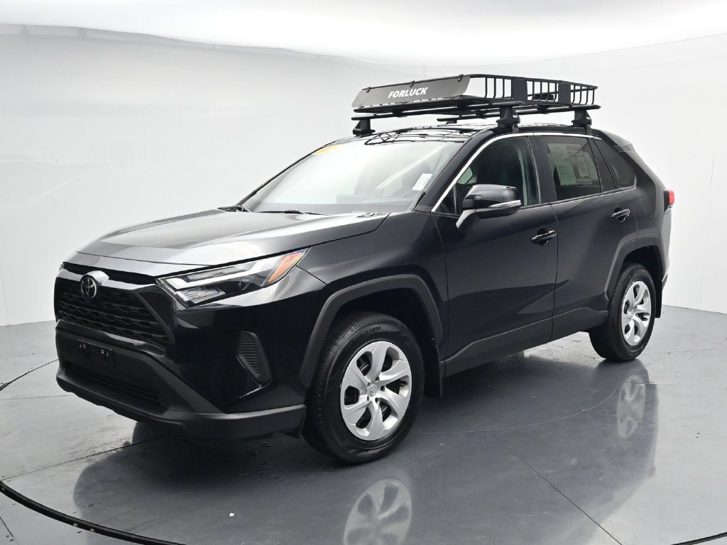 Used 2023 Toyota RAV4 LE AWD/4WD image 4