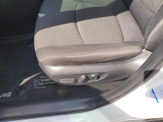 Used 2020 Toyota RAV4 XLE AWD/4WD image 20