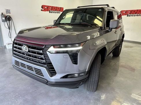 Used 2025 Lexus GX 550 w/ Accessory Package (2T) AWD/4WD image 7