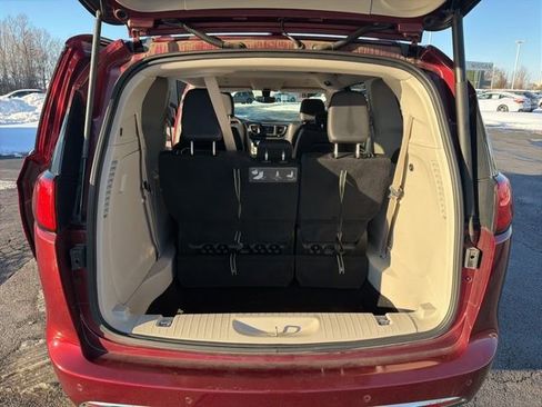 Used 2019 Chrysler Pacifica Touring-L image 25