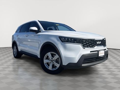 Used 2022 Kia Sorento LX image 3