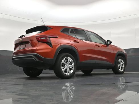 Used 2024 Chevrolet Trax LS FWD image 27