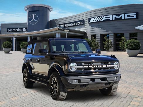Used 2021 Ford Bronco Outer Banks image 2