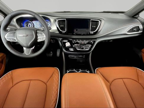 Used 2026 Chrysler Pacifica Pinnacle FWD image 7