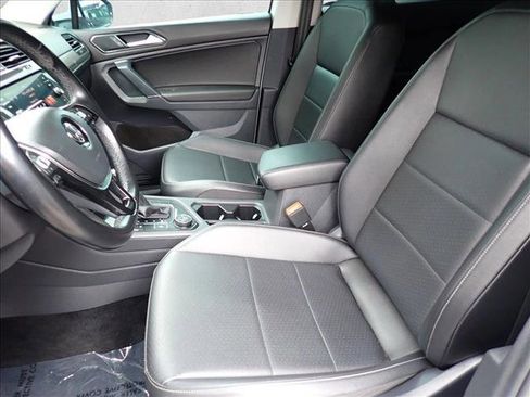 Used 2018 Volkswagen Tiguan SEL AWD/4WD image 12