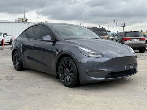 Used 2023 Tesla Model Y Performance AWD/4WD image 2