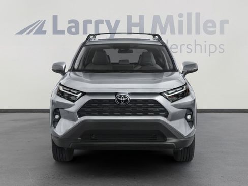 Used 2025 Toyota RAV4 XLE Premium image 4