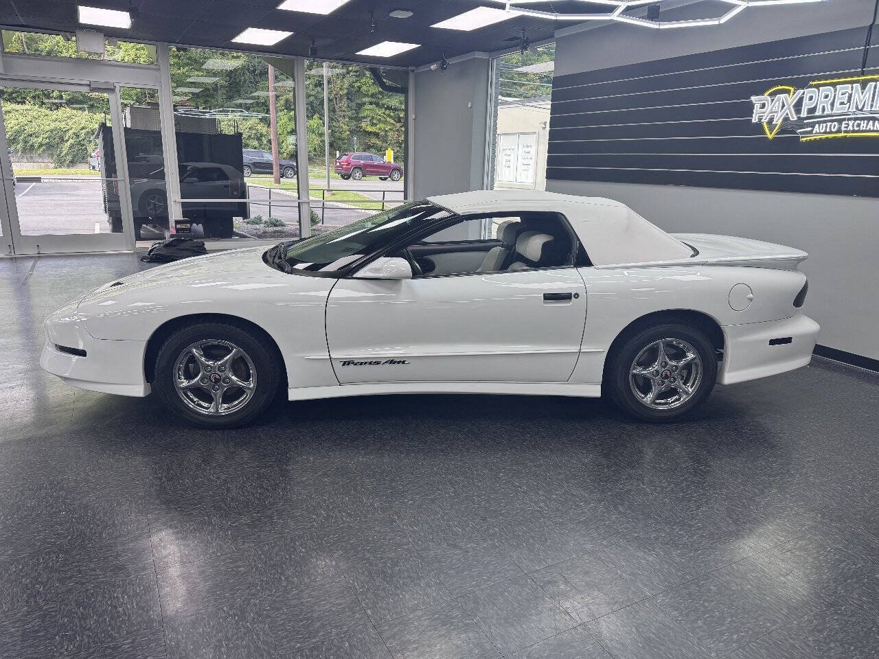 Used 1995 Pontiac Firebird Trans Am RWD image 4