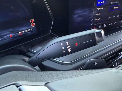 Certified 2025 Chevrolet Suburban Premier image 28