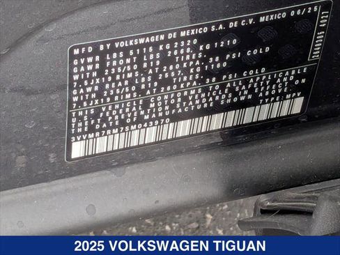 New 2025 Volkswagen Tiguan SE image 21