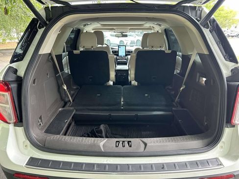 Used 2021 Ford Explorer Platinum w/ Equipment Group 601A AWD/4WD image 8