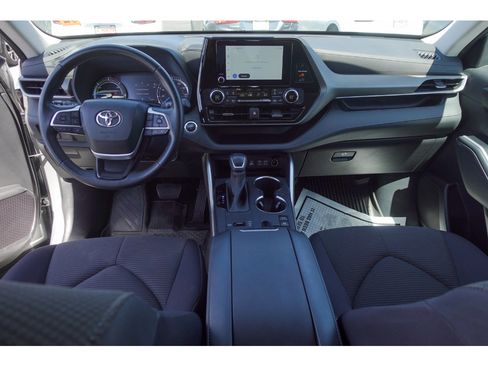 Used 2023 Toyota Highlander LE AWD/4WD image 25