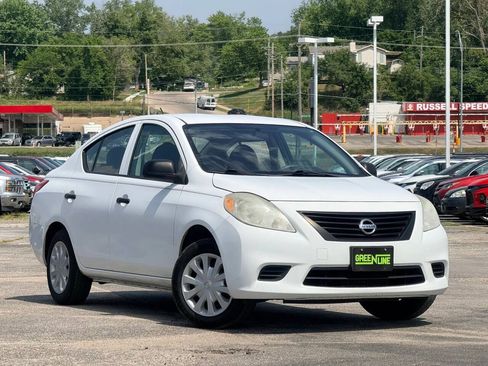 Used 2014 Nissan Versa S FWD image 1