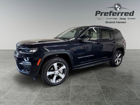 Used 2024 Jeep Grand Cherokee Limited w/ Luxury Tech Group II AWD/4WD image 10