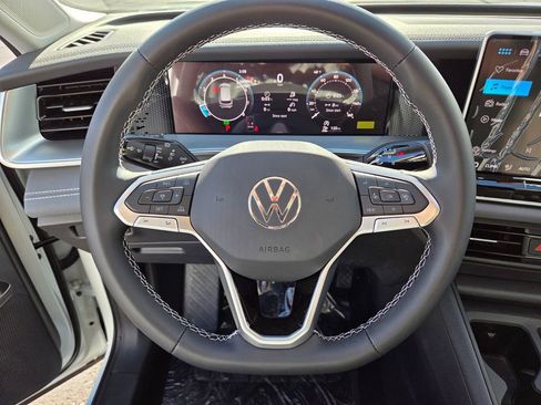 New 2026 Volkswagen Tiguan SE image 11