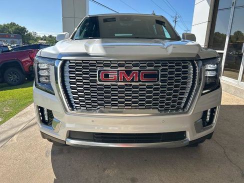 Used 2024 GMC Yukon XL Denali w/ Advanced Technology Package AWD/4WD image 3
