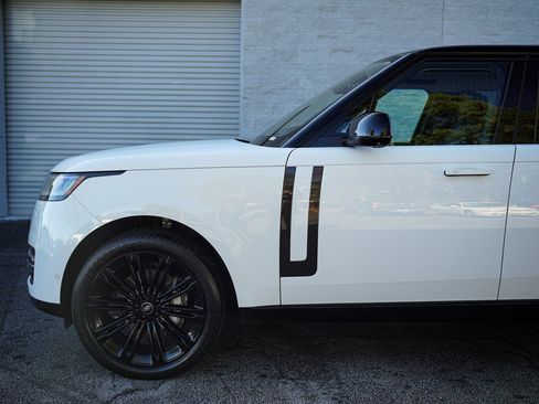 Used 2022 Land Rover Range Rover SE image 10