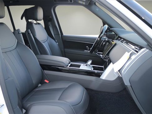 New 2026 Land Rover Range Rover SE image 18