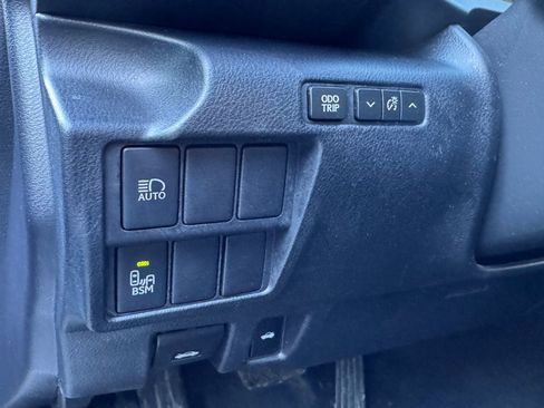 Used 2018 Lexus IS 300 AWD image 28