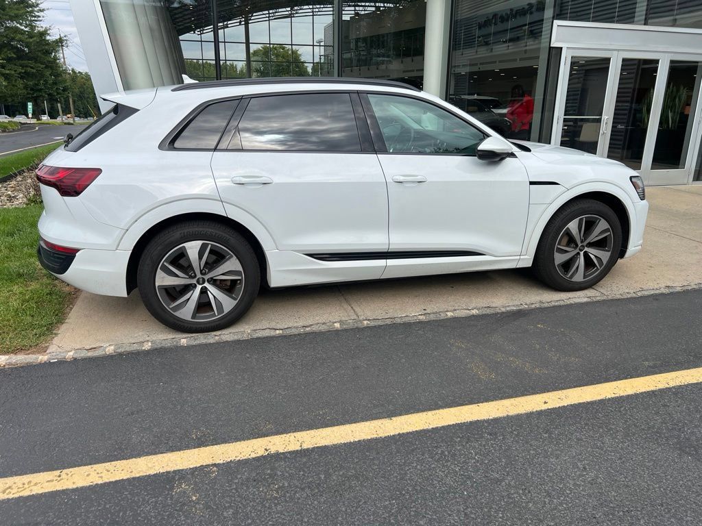 Used 2024 Audi Q8 e-tron Premium AWD/4WD image 2