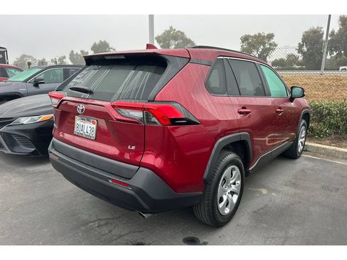 Used 2021 Toyota RAV4 LE FWD image 5