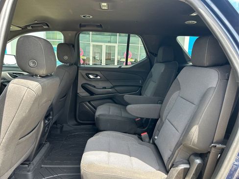 Used 2022 Chevrolet Traverse LT FWD image 10