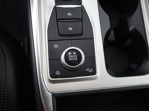 Used 2024 Ford Explorer XLT w/ Equipment Group 202A AWD/4WD image 59