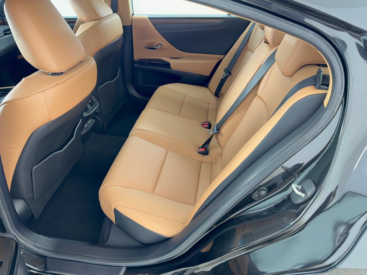 Used 2025 Lexus ES 350 w/ Premium Package FWD image 25