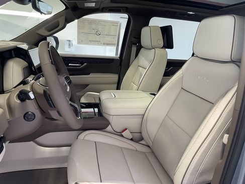 New 2026 GMC Yukon XL Denali w/ Denali Reserve Package image 16