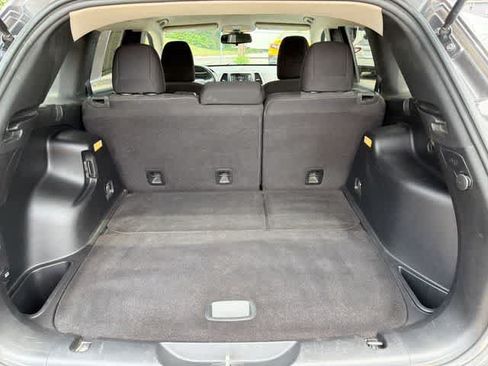 Used 2016 Jeep Cherokee Latitude w/ Cold Weather Group AWD/4WD image 22
