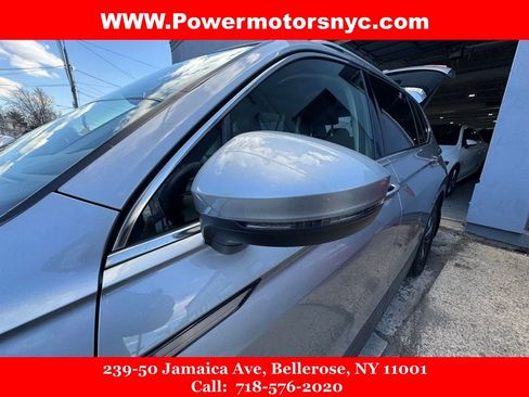 Used 2022 Volkswagen Tiguan SE w/ Panoramic Sunroof Package image 8