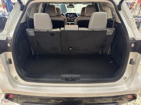 Used 2023 Toyota Highlander Limited image 27