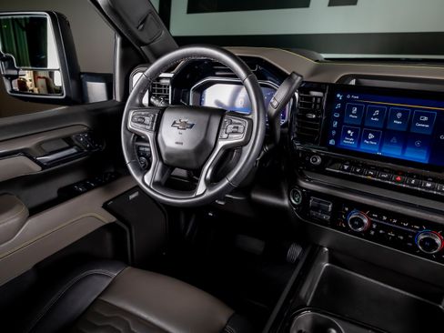 Used 2024 Chevrolet Silverado 2500 ZR2 w/ Technology Package AWD/4WD image 7
