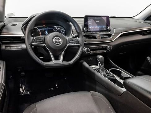 Used 2024 Nissan Altima 2.5 SV image 7