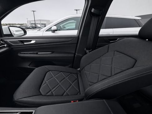 Used 2024 Volkswagen Atlas SEL AWD/4WD image 10