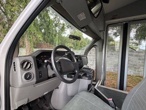 Used 2009 Ford E-450 and Econoline 450 RWD image 12