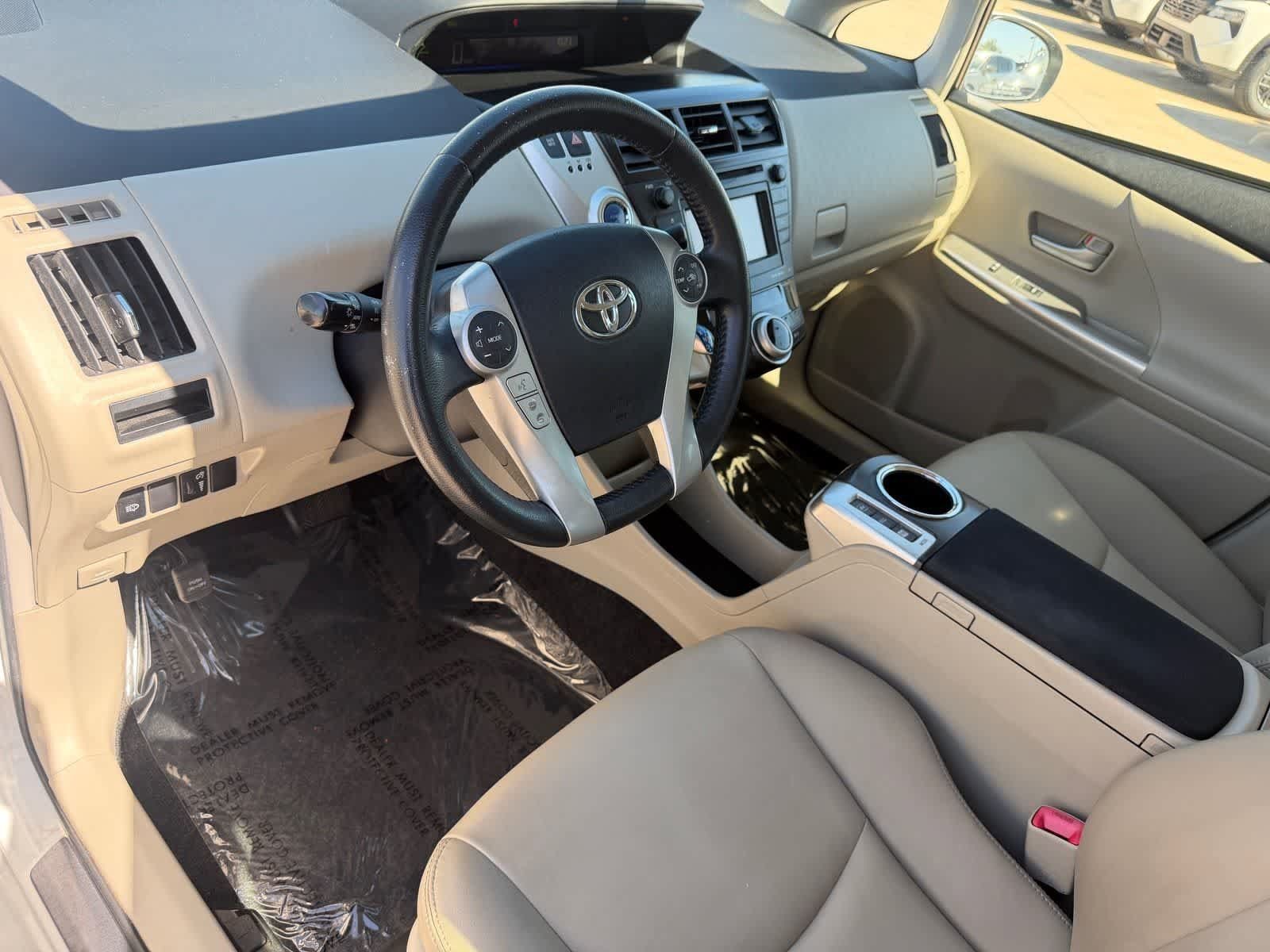 Used 2014 Toyota Prius V Five FWD image 2