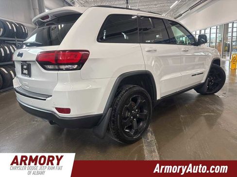 Used 2018 Jeep Grand Cherokee Laredo image 4
