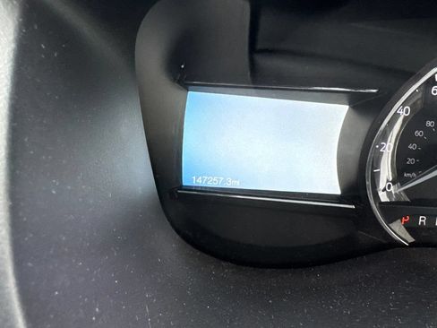 Used 2018 Ford Explorer XLT w/ Equipment Group 202A FWD image 5