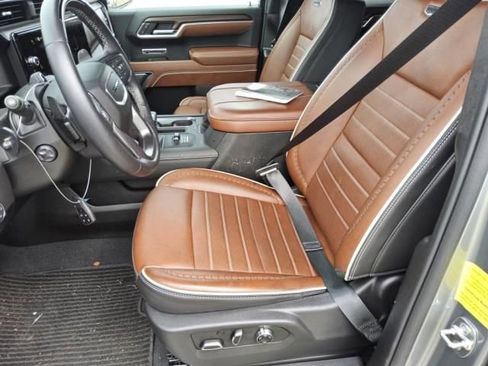 Used 2025 GMC Sierra 1500 Denali Ultimate AWD/4WD image 4