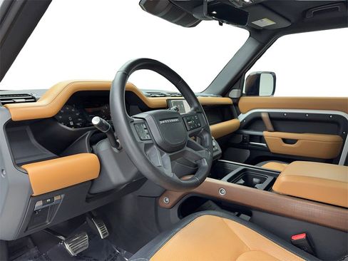 Used 2024 Land Rover Defender 130 X-Dynamic SE image 27