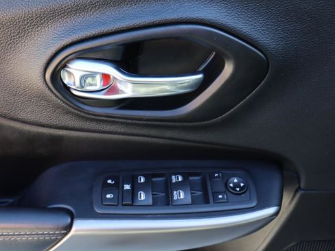 Used 2021 Jeep Cherokee Latitude Lux w/ Sun & Sound Group image 37