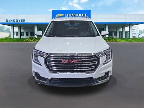 Used 2023 GMC Terrain SLT w/ Infotainment Package II AWD/4WD image 4