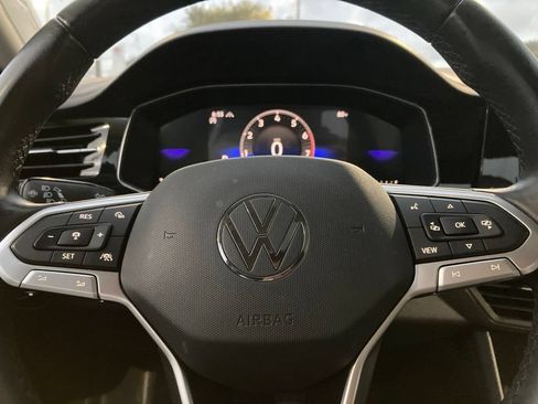 Used 2025 Volkswagen Jetta SE FWD image 17