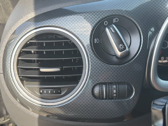 Used 2013 Volkswagen Beetle 2.0T FWD image 29