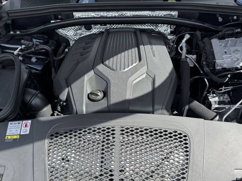 Used 2023 Porsche Macan AWD/4WD image 12
